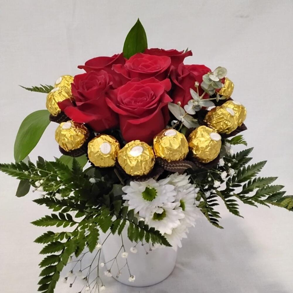 Ramo Derekan – Rosas Rojas con Bombones Ferrero Rocher