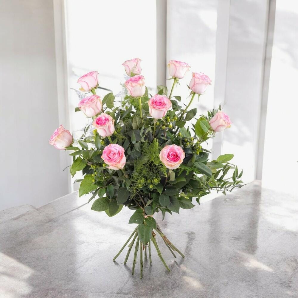 Ramo Cariño – 12 Rosas Rosas de Tallo Largo